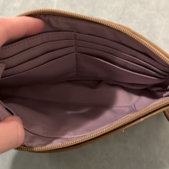 Spring Cleaning Find: Pristine Coach Wristlet in Beige - Picture 2 of 7